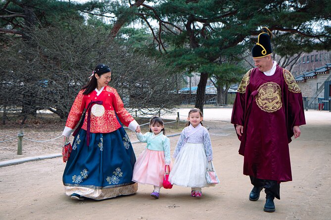 Gyeongbokgung palace family/group private photoshoot - Meeting at Yes Hanbok and turning the day into hanbok mode