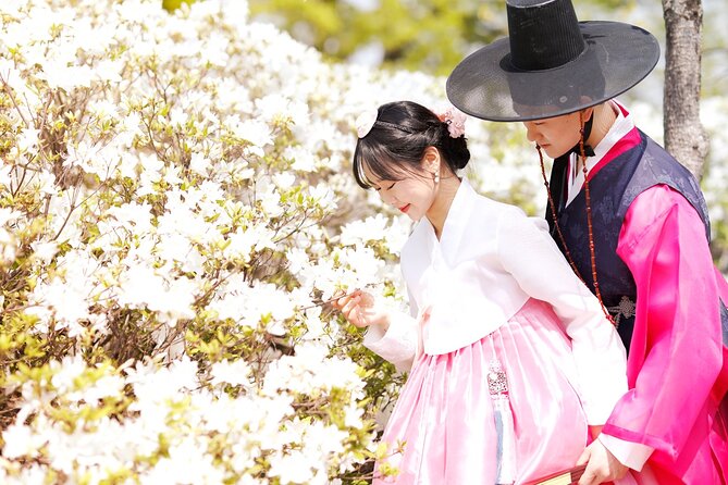 Gyeongbokgung Palace Hanbok Rental Experience in Seoul - Styling and photo options: hair, accessories, and self studio