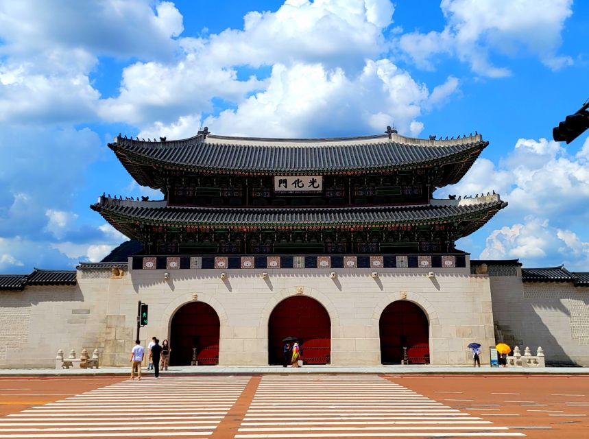 Gyeongbokgung Palace, Jogyesa Temple and Cheongwadae Tour - Price and value: is $82 worth it for a 3-hour small-group tour?