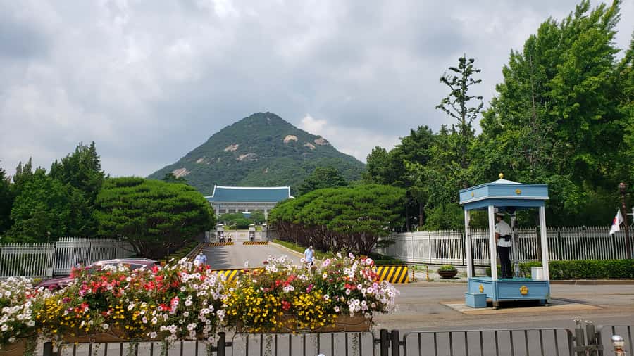 Gyeongbokgung Palace, Jogyesa Temple and Cheongwadae Tour - How this Gyeongbokgung, Jogyesa, and Cheongwadae walk connects your Seoul stops