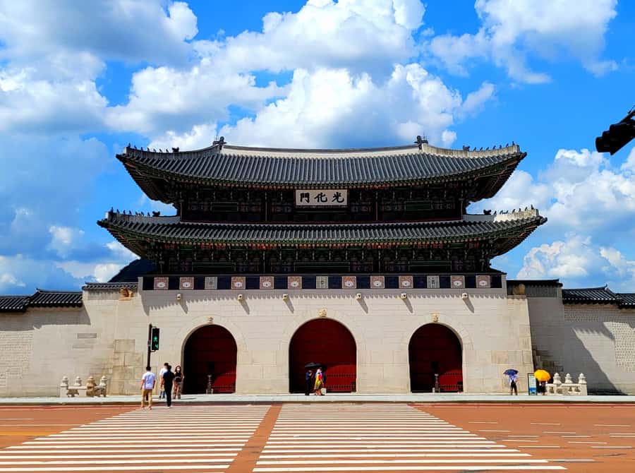 Gyeongbokgung Palace, Jogyesa Temple and Cheongwadae Tour - Gyeongbokgung Palace: the Joseon-era setting that still runs the show