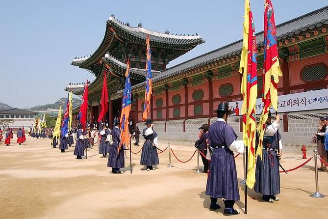 Half day Morning Seoul City Tour(Temple & Gyeongbok Palace) - Jogyesa Temple: A Living Buddhist Pause in Central Seoul
