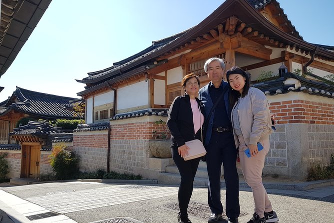 [ Half Day ] Sightseeing, Top 3 spots of Seoul !! - Stop 1: Bukchon Hanok Village, Where to Look and What to Skip