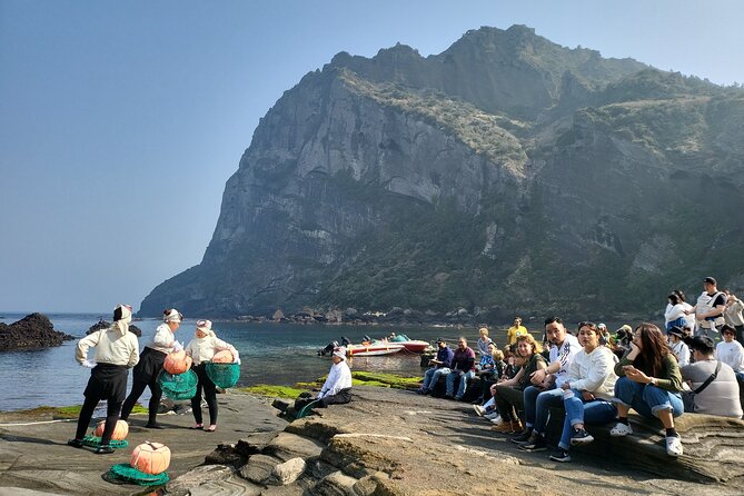 Half or Day Tour For Cruise customers arriving at Gangjeong Port - Sangumburi Crater: volcanic drama with a quick stop payoff