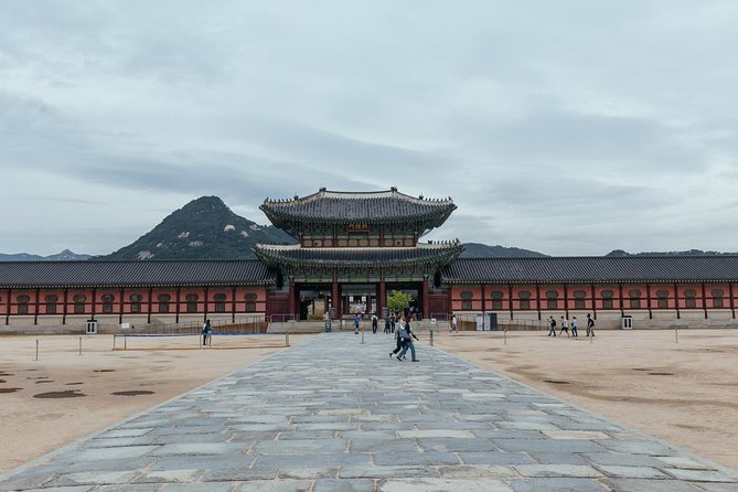 Highlights & Hidden Gems With Locals: Best of Seoul Private Walking Tour - Gyeongbokgung Palace: Royal Stories, Fast Context, Good Timing