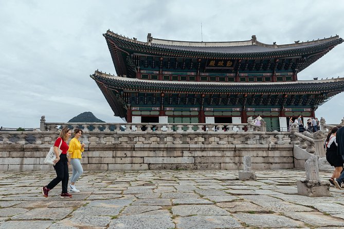 Highlights & Hidden Gems With Locals: Best of Seoul Private Walking Tour - How Private Guides Make This Tour Worth Paying For
