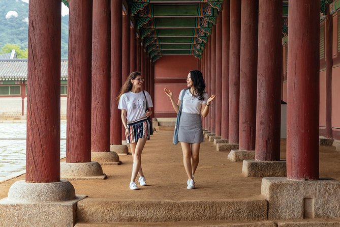 Highlights & Hidden Gems With Locals: Best of Seoul Private Walking Tour - Walking Pace, Comfort, and What to Bring