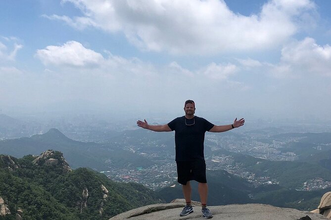 Hiking in Seoul : Bukhansan National Park - Bukhansan is the escape hatch from Seoul traffic