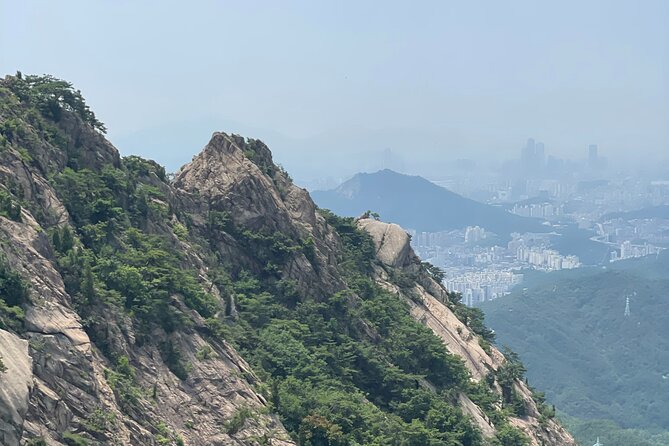Hiking in Seoul : Bukhansan National Park - What you actually see on the way, beyond the summit photo