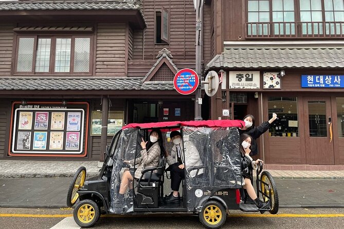 Incheon Port History Tour by 19th Century Electric Car, KTourTOP10 - A quick ride through Incheon’s Open Port streets in a 19th-century-style car