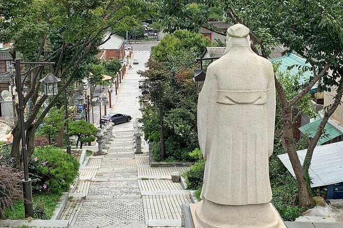 Incheon Port History Tour by 19th Century Electric Car, KTourTOP10 - Chohanji Mural Street and Three Kingdoms Mural Street: stories on the wall