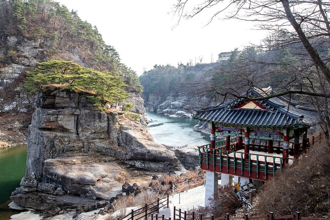 Into DMZ: 2nd Tunnel, Hantangang & Scenic Wonders Tour from Seoul - Meals, timing, and what to pack for a 13 to 14 hour border day