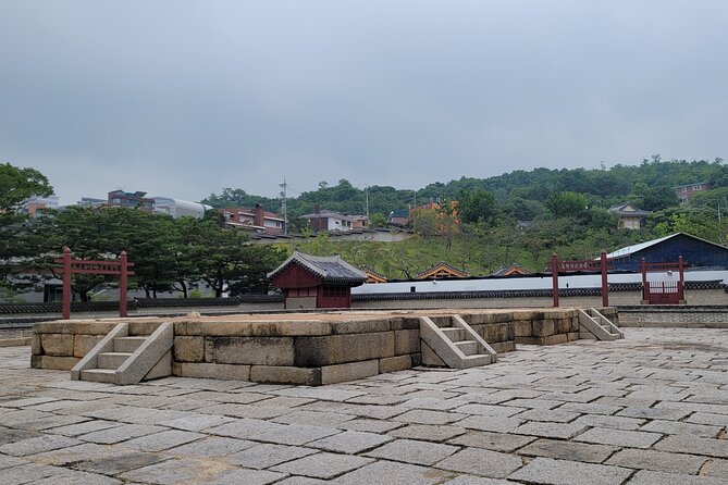 Inwangsan hike & historical sites - Inwangsan ascent: easy trail, quick peak, and a calmer kind of night