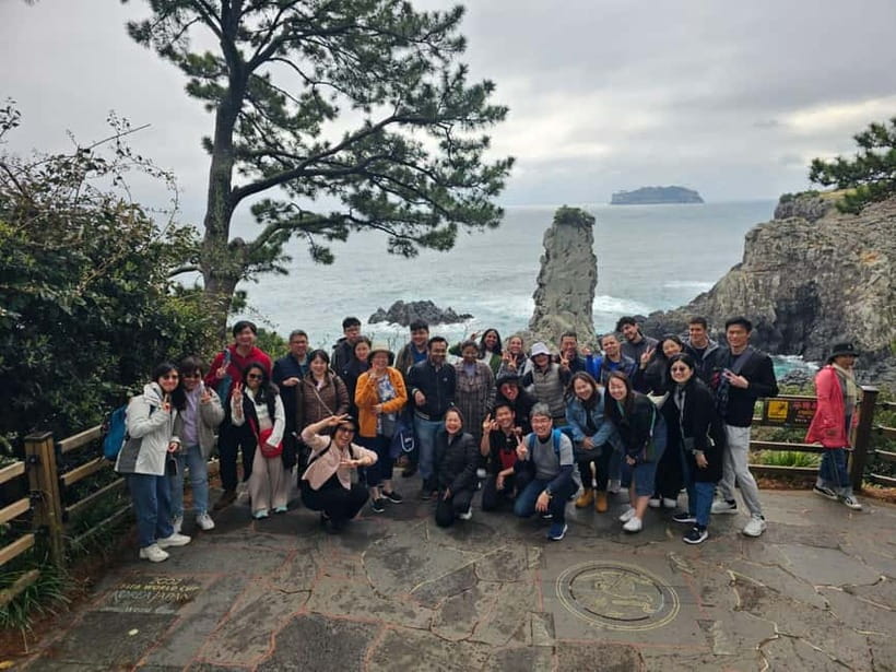 Jeju: Cherry Blossom South & West Day Tour with Hotel Pickup - O’sulloc Green Tea Museum and the lunch reality on a 1-hour stop