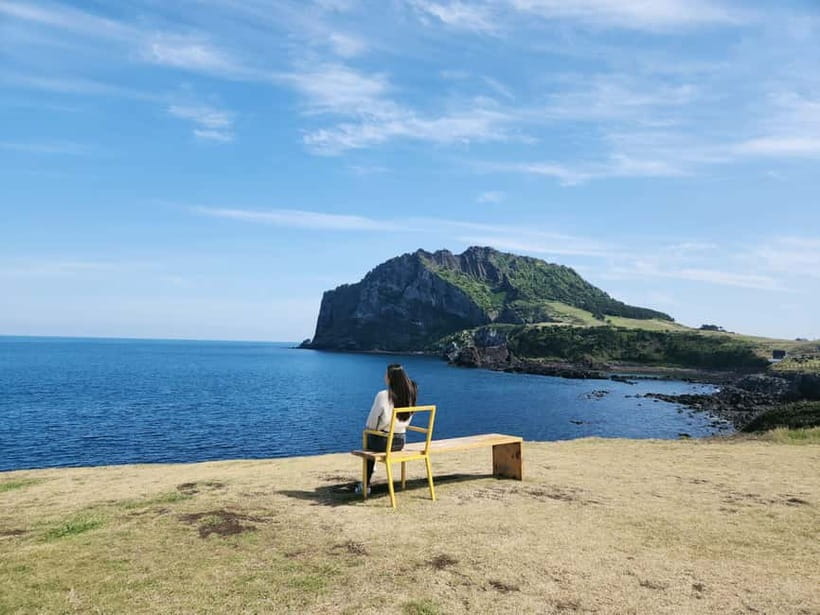Jeju East: Cherry Blossom Early Bird Tour with Hotel Pickup - A 9-hour spring hit on Jeju East, with pickup handled