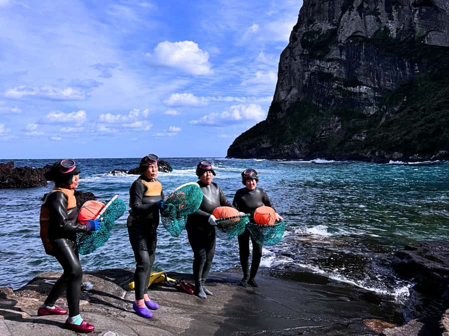 Jeju EAST Course : UNESCO (Seongsan-ilchulbong) BUS TOUR - Stop 1: Hamdeok Beach and haenyeo culture