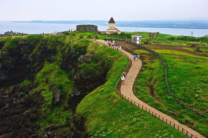 Jeju Eastern Cultural Exploration Day Tour - Seopjikoji: K-Drama Coastline Walk and the Lighthouse Finish