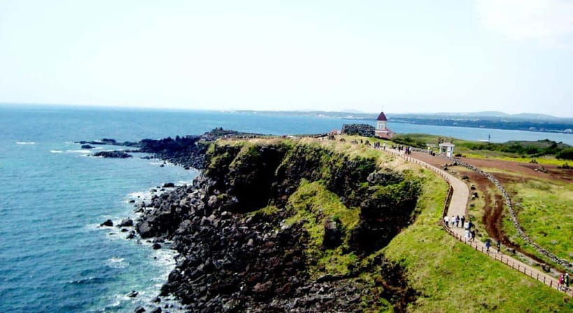 Jeju Eastern Highlight Tour with Women divers show - Seongsan Ilchulbong: UNESCO volcano views with real walking