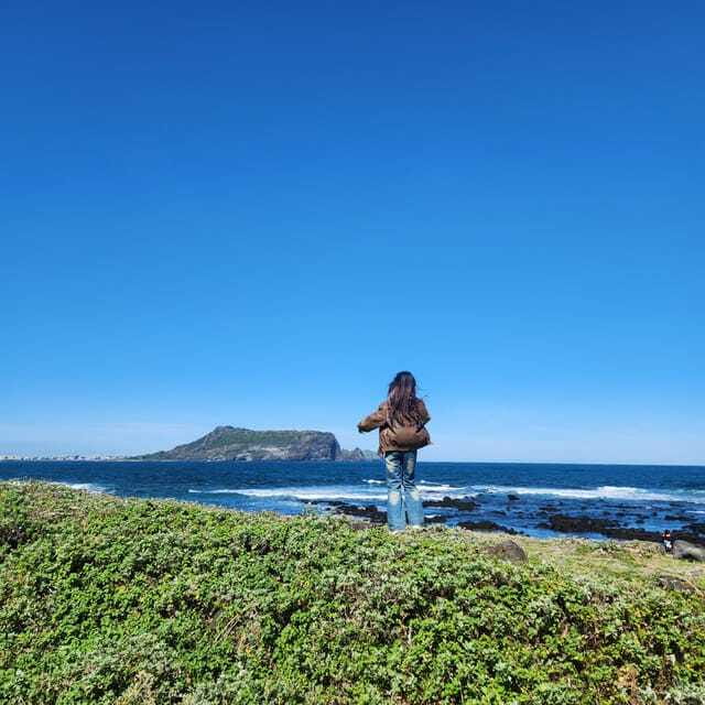 Jeju: Eastern Jeju UNESCO Spots Day Tour - Haenyeo Museum and the Handicraft Market