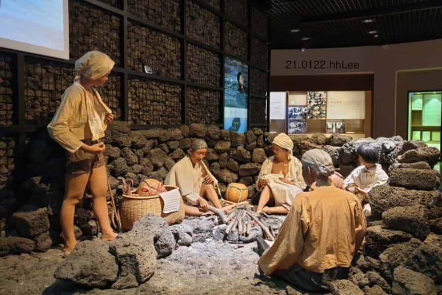 Jeju: Eastern UNESCO Join in Tour (Seongsan, Haenyeo) - Seongeup Folk Village: daily life beyond the viewpoints