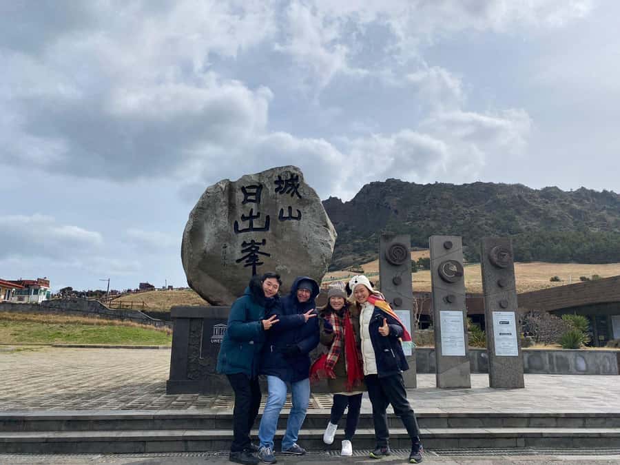 Jeju: Eastern UNESCO Join in Tour (Seongsan, Haenyeo) - Riding between stops: what the guide adds on top of transportation