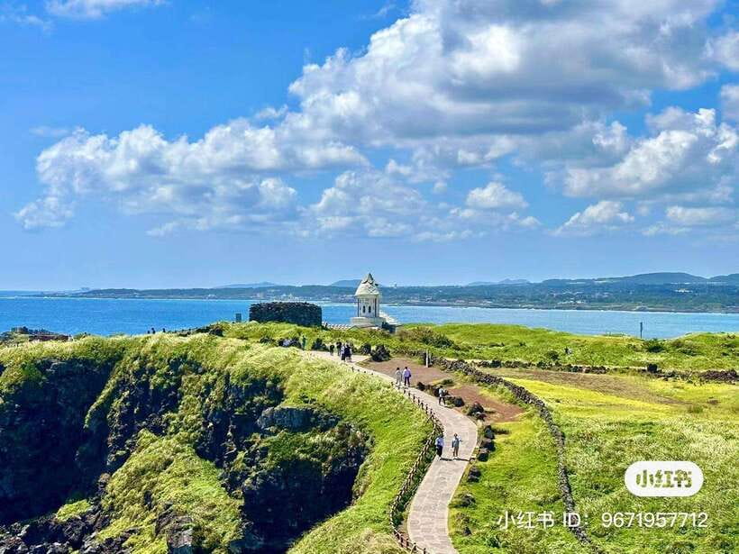 Jeju: Eastern UNESCO Sites Tour with Haenyeo Show - An east-coast day that mixes UNESCO with living sea culture