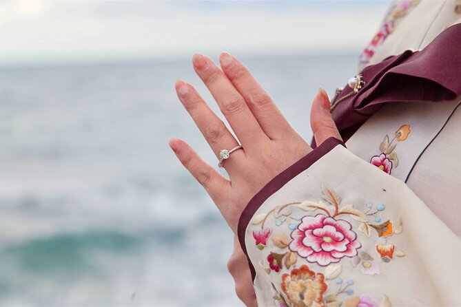 [Jeju] Hanbok Private guide tour & photo session in beautiful Yongduam rock, - Who this hanbok photo session is perfect for
