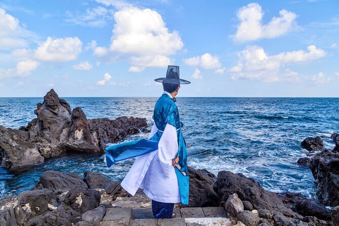 [Jeju] Hanbok Private guide tour & photo session in beautiful Yongduam rock, - Should you book this? My practical take