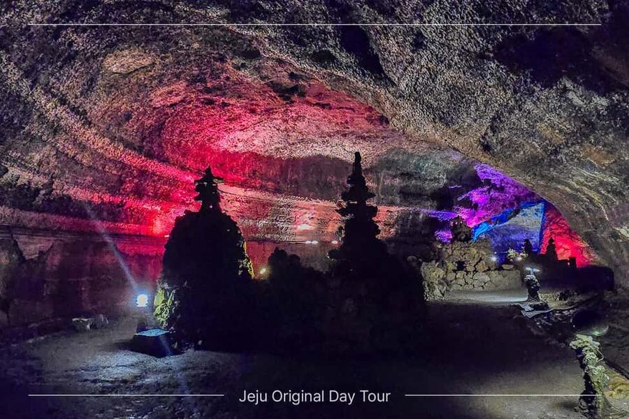 Jeju Island: Full-Day East Jeju Bus Tour with Entry Fees - Haenyeo culture show: watching a living sea tradition