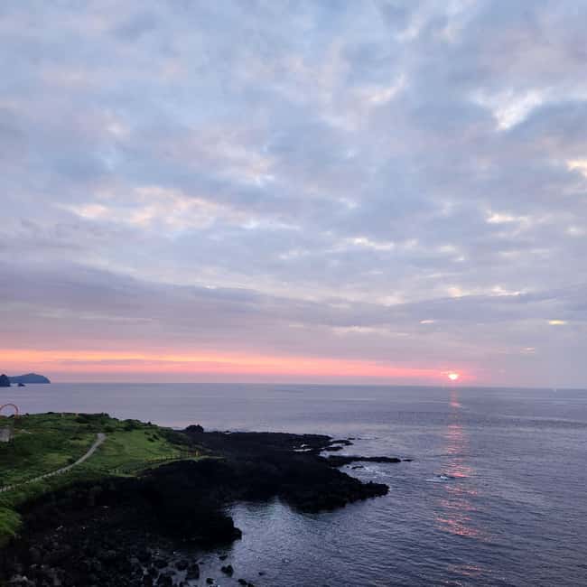 JEJU ISLAND : Higlights SUNRISE guided Tour - Pickup and drop-off: the real convenience win