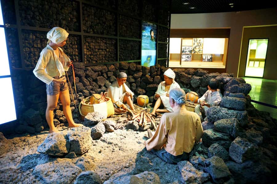 Jeju Premium Small Group UNESCO Day Tour - East - Ilchulland, Land Micheon Cave, and the Foot-Bath Reset