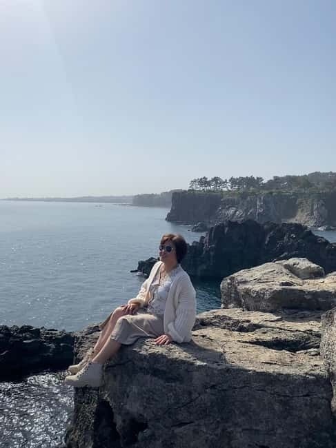 Jeju: Southern UNESCO Geopark Day Tour - Jusangjeolli Cliff, hexagonal lava columns in the sea wind