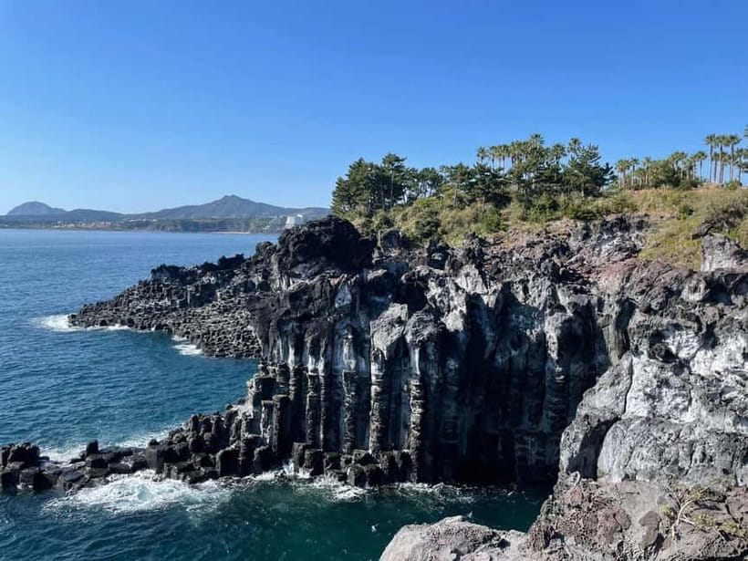 Jeju: UNESCO Day Tour for Cruise Guests - Jusangjeolli lava cliffs, where the coast turns into a natural sculpture