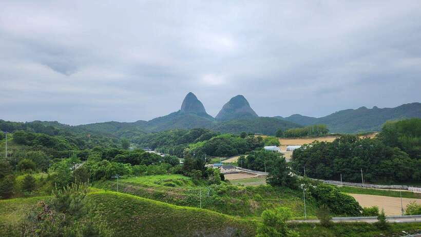 Jeonju: Essence of Jeonju, Hanok Village & Maisan Mountain - Tapsa Buddhist Temple: where the scenery and spirituality meet