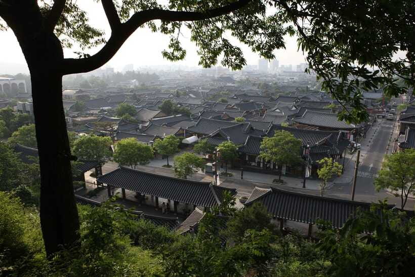 Jeonju: Essence of Jeonju, Hanok Village & Maisan Mountain - Jeonju Hanok Village for 4 hours: guided so it clicks