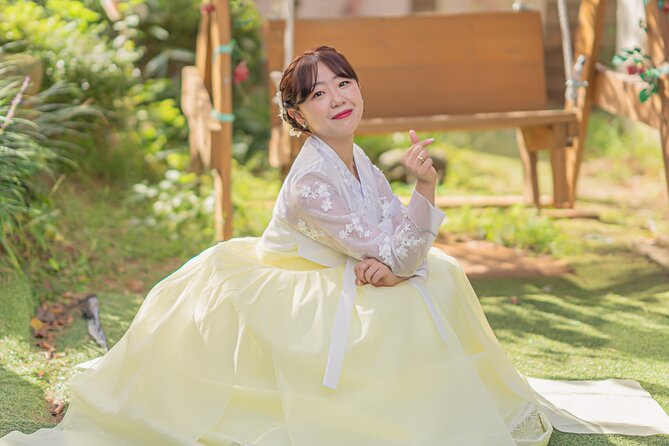 Jeonju Hanok Village Hanbok Rental Experience Hanboknam - Photo Time at Jeonju Hanok Village and Palace-Stop Backdrops