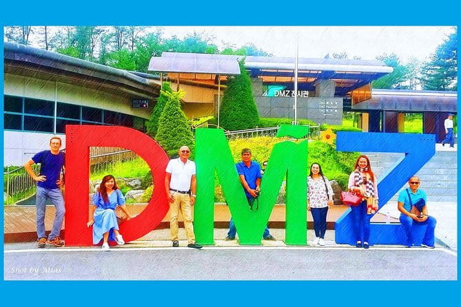 K-pop boyband Film Location Private Day Trip - Lunch: Korean or pizza, plus an easy win for vegetarian needs