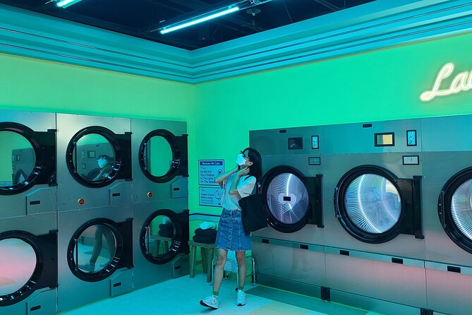 K-POP Experience in Seoul: Real K-POP Agency & Fan Culture - Walk the Theme: Naksan Park, Gwangjang Food, and Herbal Wellness