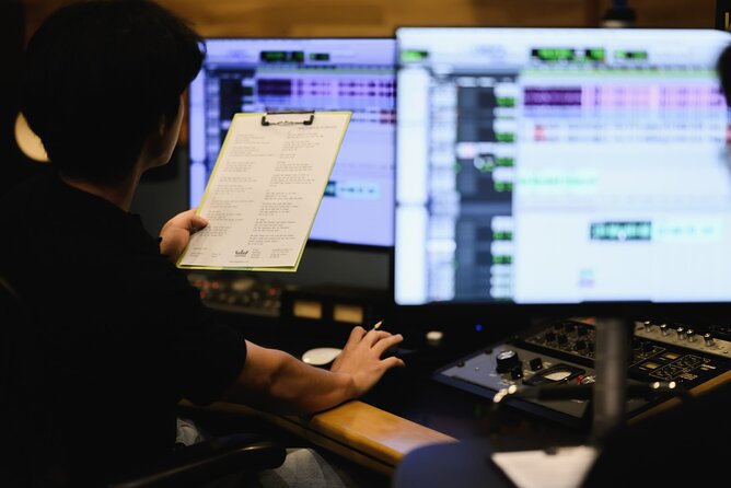 K-Pop Making Class with a Producer! - How the Class Works: Producer, Singer, Sound Engineer in One Session