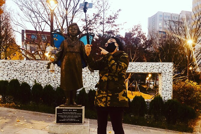 [KoreaByLocal] Authentic Seoul Night Walk and Chicken & Beer - Stop 2: Jogyesa Temple, a Quiet Contrast in the Middle of the City