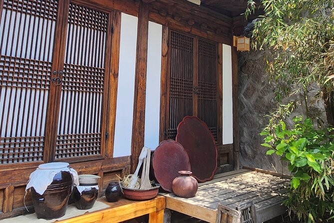 Korean Brewery - The Workshop With a 10th-Generation Master Brewer in a Bukchon Setting