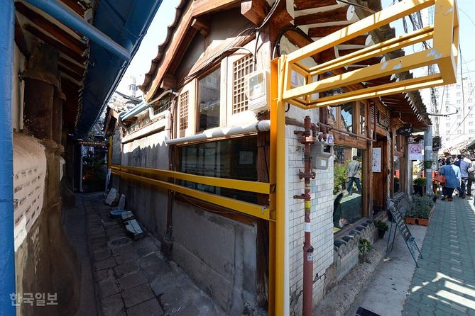 Korean History & Heritage Tour - Jogyesa Temple and Cheonggyecheon Stream: Two Different Speeds of Seoul