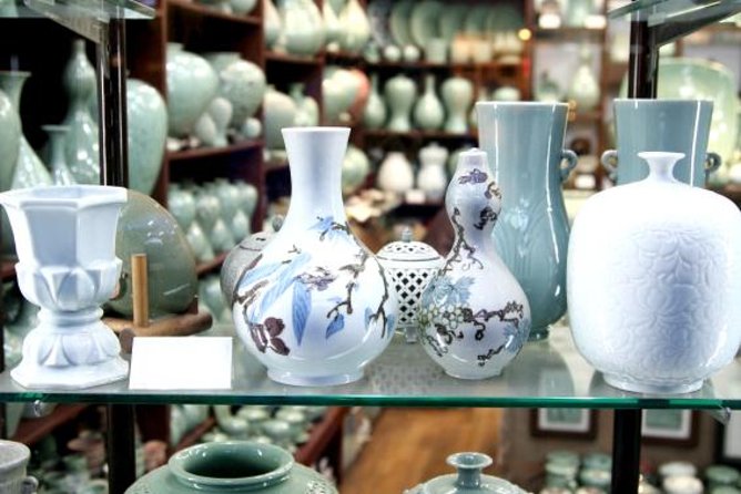 Korean Palace and Market Tour in Seoul Including Insadong and Gyeongbokgung Palace - Insadong Antique Alley: Teahouses, Antiques, and Easy Browsing