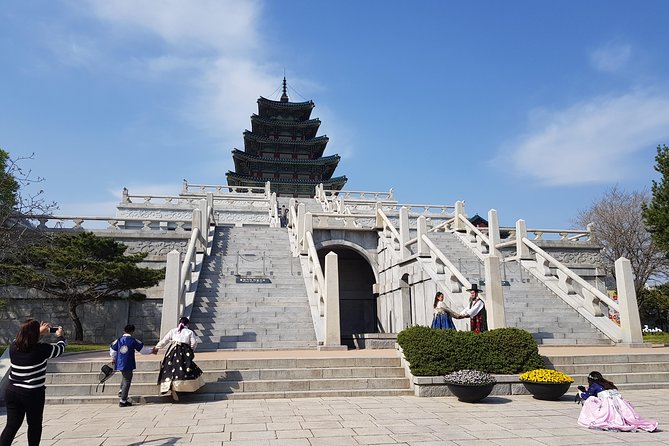 Korean Palace and Temple Tour in Seoul: Gyeongbokgung Palace and Jogyesa Temple - Jogyesa Temple: Zen Buddhism in a living Seoul neighborhood