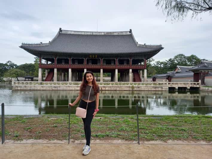 Layover tour to Gyeongbokgung-Folk Museum-Bukchon-Insadong - Gyeongbokgung Palace: How Joseon Values Show Up in the Buildings