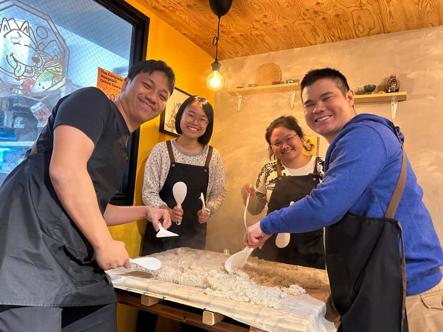 Learn and Craft Makgeolli in a Traditional Brewery - Craft vs Commercial Makgeolli tastings that actually teach