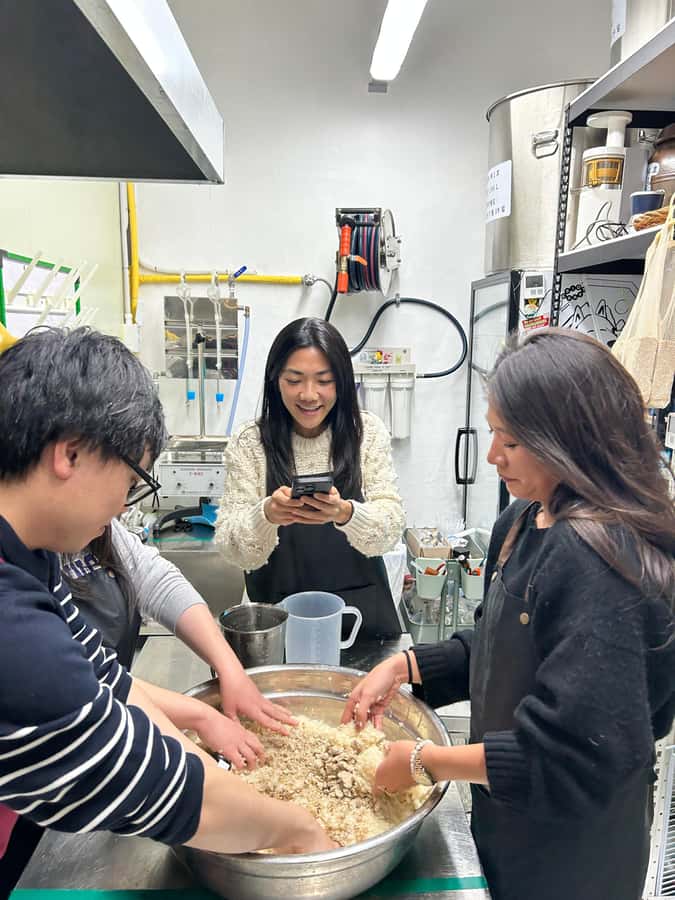 Learn and Craft Makgeolli in a Traditional Brewery - Blind tastings and soju sampling, side-by-side learning