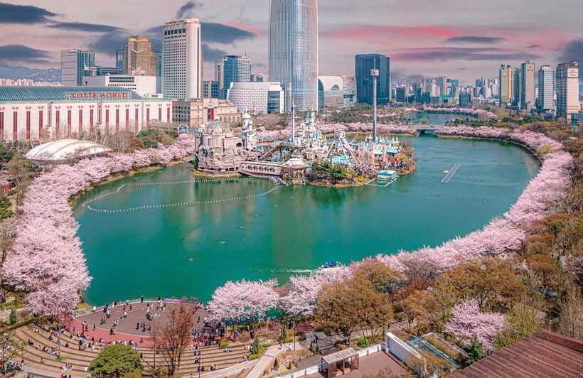 Lotte World Seoul Entry Ticket - Ice Rink and winter activities: more than just a photo stop