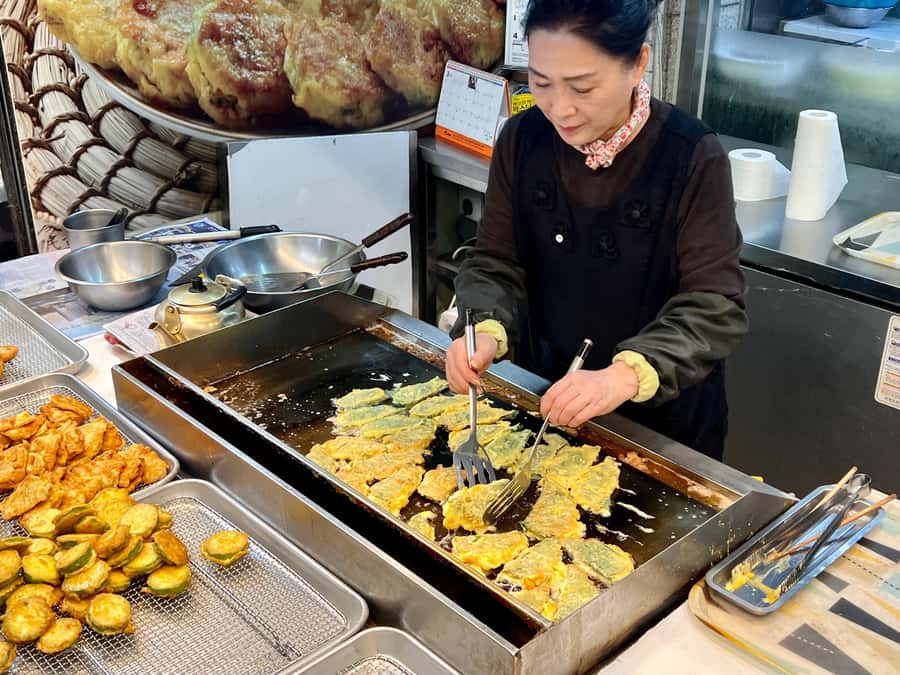 Mangwon Market Food tour By Locals;Cheap Eats to Fancy Feast - Stop at a Local Restaurant: Hanwoo Beef and Homemade Tofu in a Slower Pace