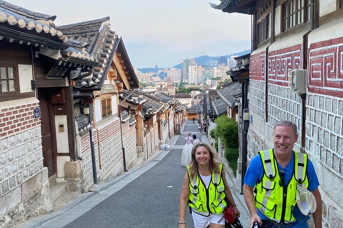 Market Food Tour & Evening E-bike Ride in Seoul - From one palace to another, then Gwanghwamun Square